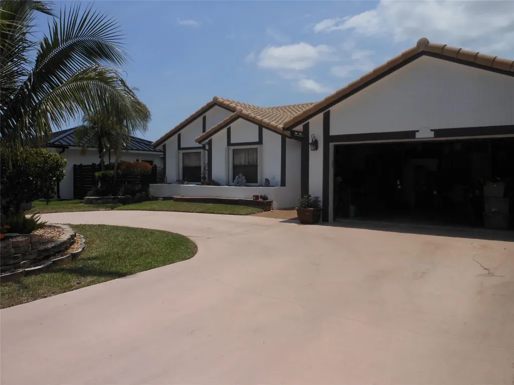 8706 NW 83rd Street Tamarac FL 33321