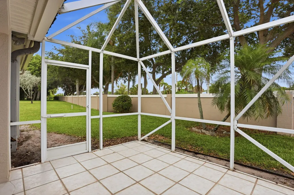 18 Sausalito Drive Boynton Beach FL 33436