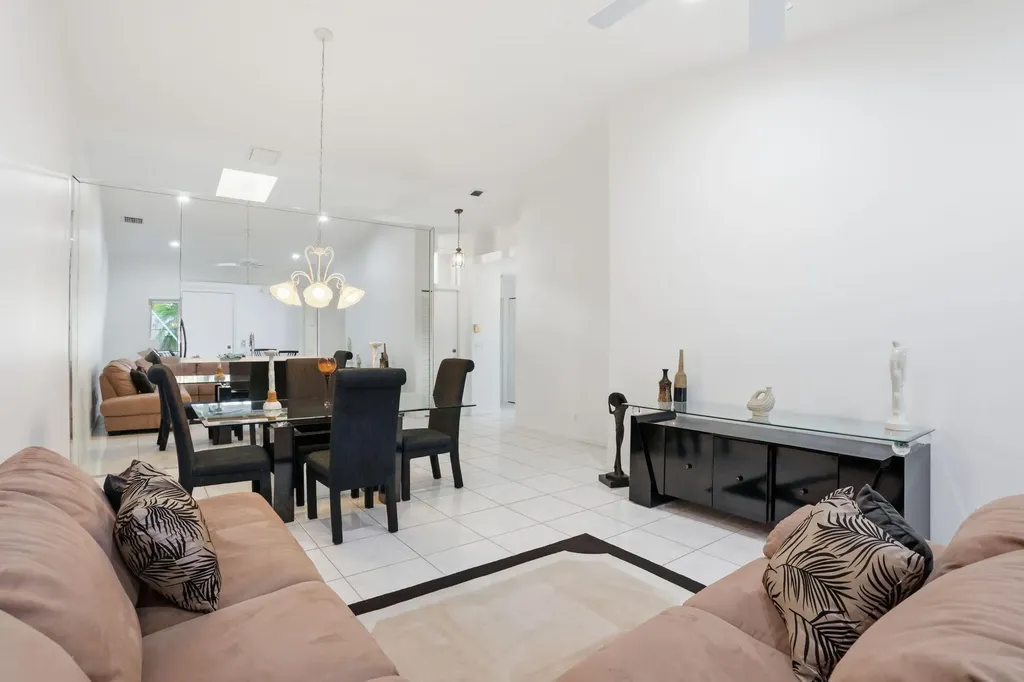 18 Sausalito Drive Boynton Beach FL 33436