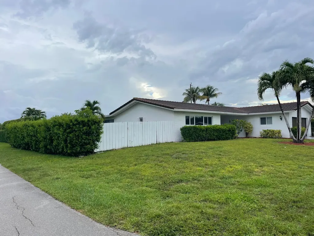 2910 NE 40th Court Lighthouse Point FL 33064