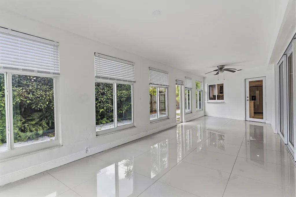 2910 NE 40th Court Lighthouse Point FL 33064