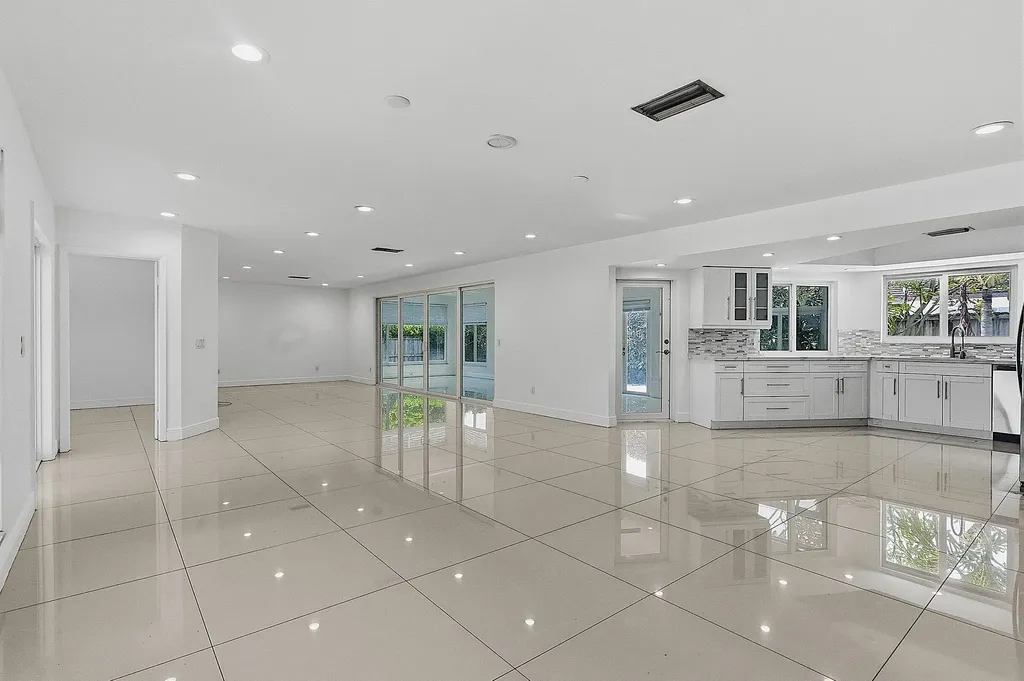 2910 NE 40th Court Lighthouse Point FL 33064