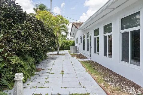 2910 NE 40th Court Lighthouse Point FL 33064