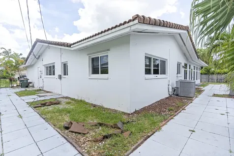 2910 NE 40th Court Lighthouse Point FL 33064