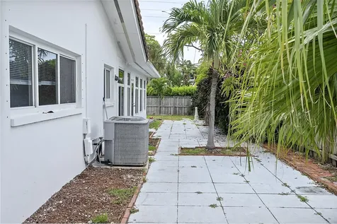 2910 NE 40th Court Lighthouse Point FL 33064
