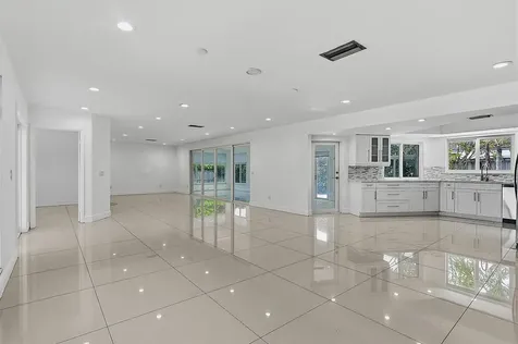 2910 NE 40th Court Lighthouse Point FL 33064