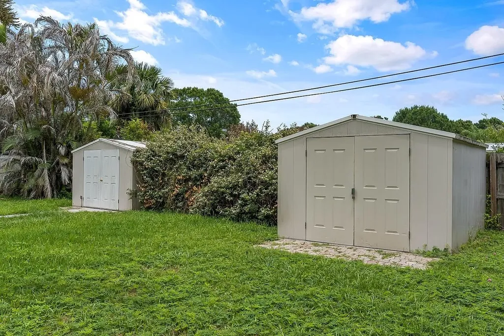 926 37th Avenue Vero Beach FL 32960