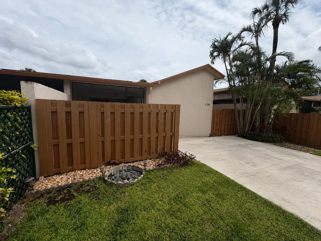 2400 SW 19th Avenue Boynton Beach FL 33426