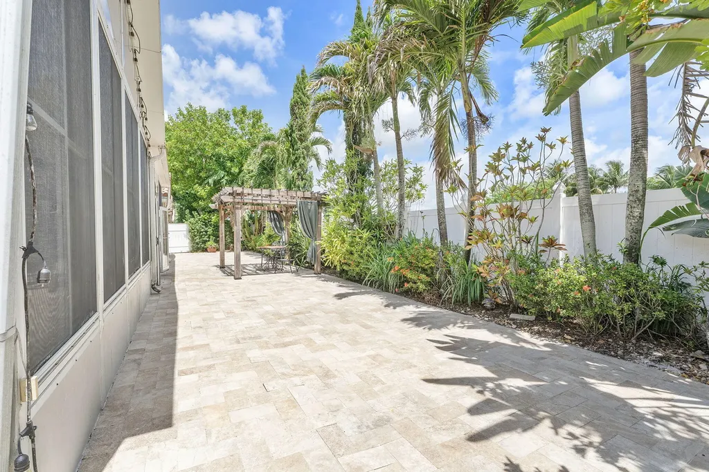 9399 Lake Serena Drive Boca Raton FL 33496