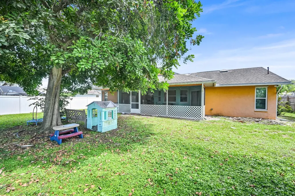 2265 SE Carnation Avenue Port St Lucie FL 34952
