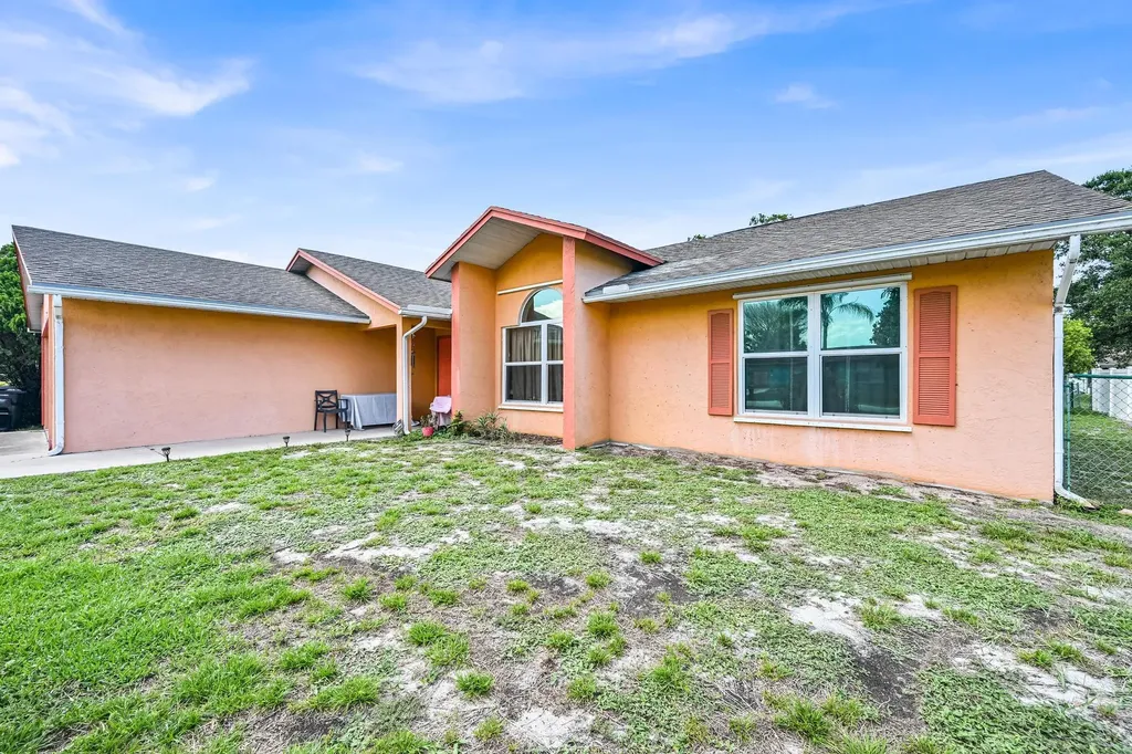 2265 SE Carnation Avenue Port St Lucie FL 34952