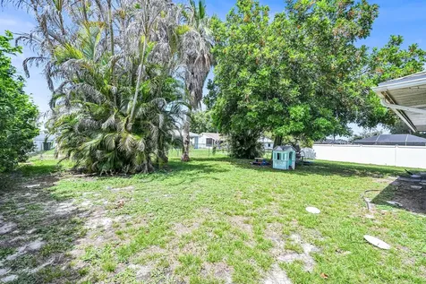 2265 SE Carnation Avenue Port St Lucie FL 34952