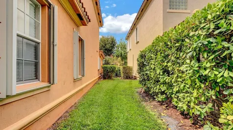 10641 Willow Oak Court Wellington FL 33414
