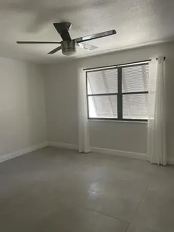 1660 W Golfview Drive Pembroke Pines FL 33026