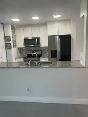 1660 W Golfview Drive Pembroke Pines FL 33026