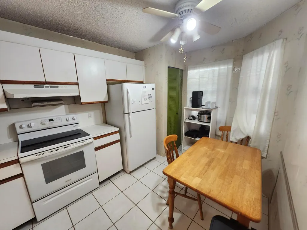 1100 SW 128th Terrace SW Pembroke Pines FL 33027
