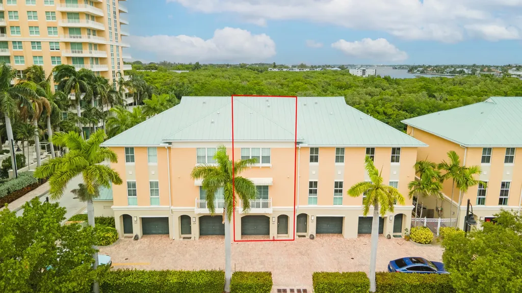 643 Casa Loma Boulevard Boynton Beach FL 33435