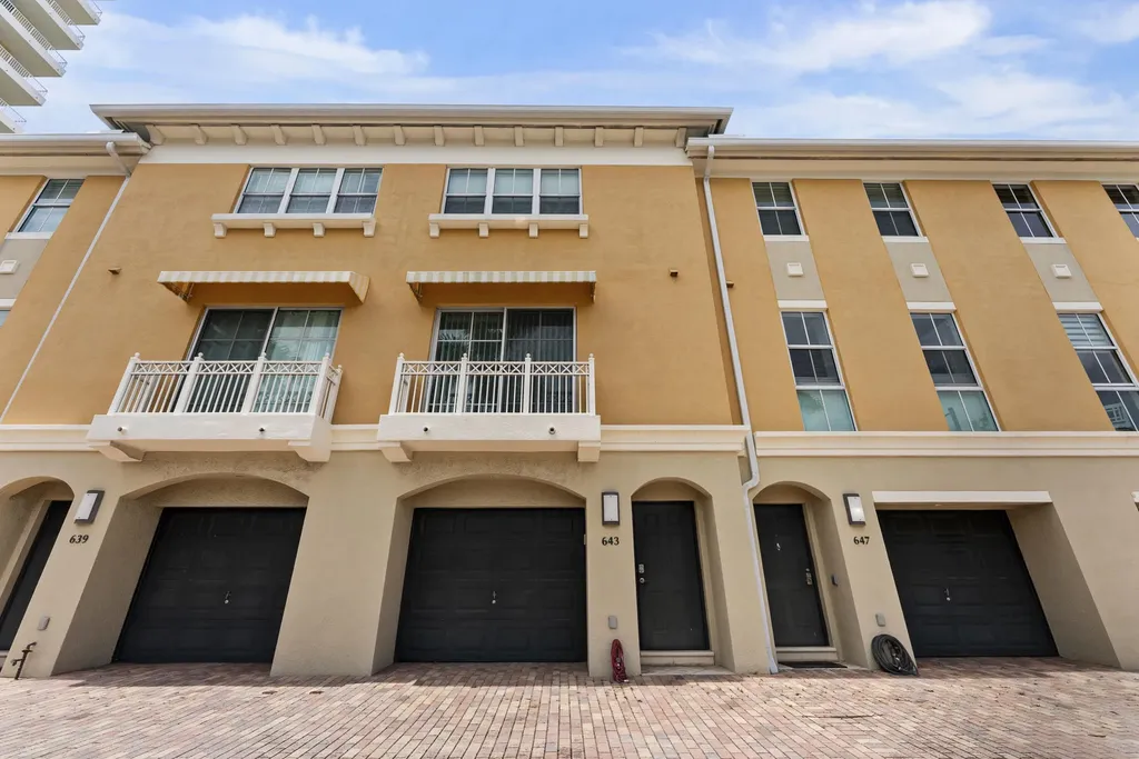 643 Casa Loma Boulevard Boynton Beach FL 33435