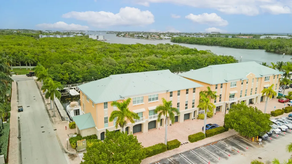 643 Casa Loma Boulevard Boynton Beach FL 33435