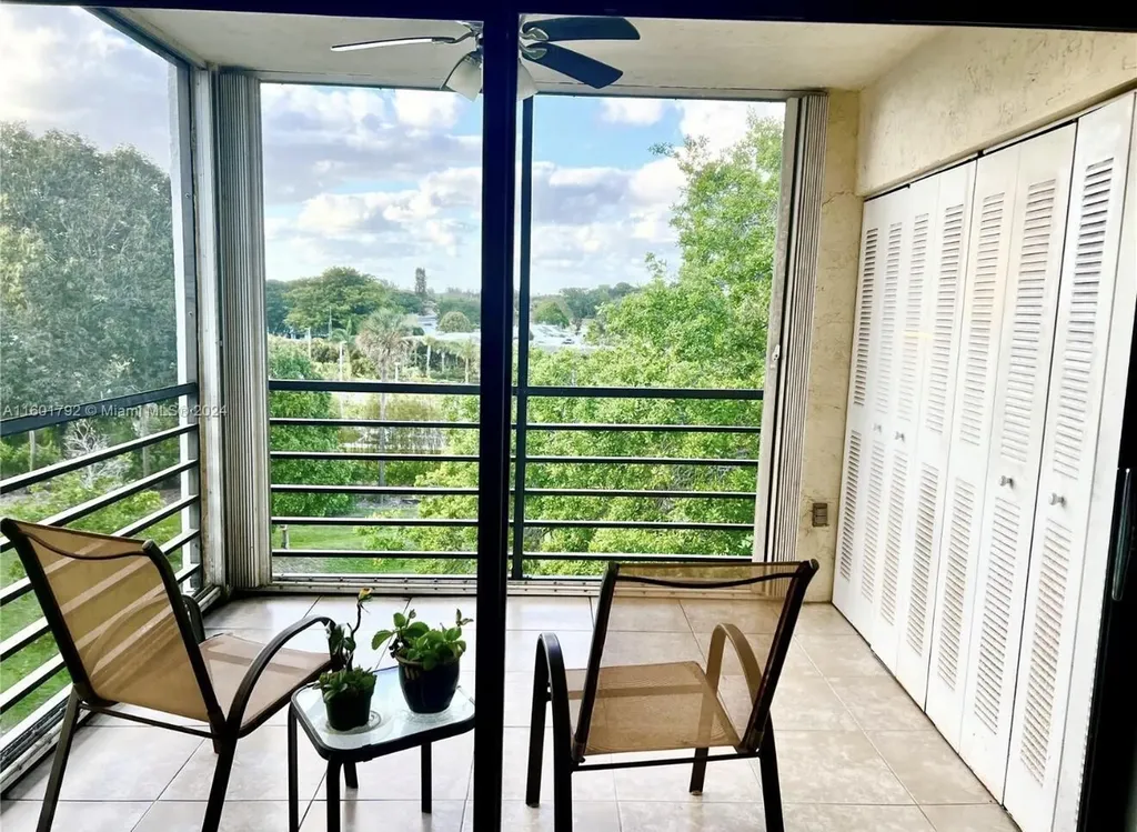 9235 SW 8th Street Boca Raton FL 33428