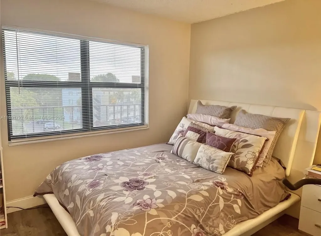 9235 SW 8th Street Boca Raton FL 33428