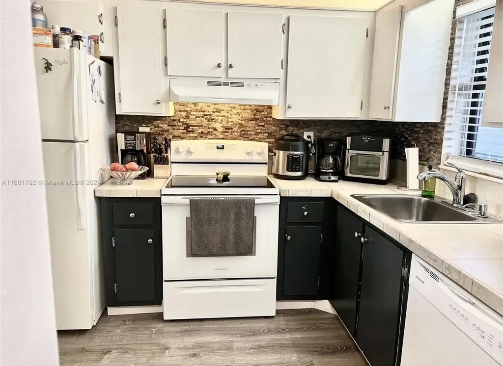 9235 SW 8th Street Boca Raton FL 33428