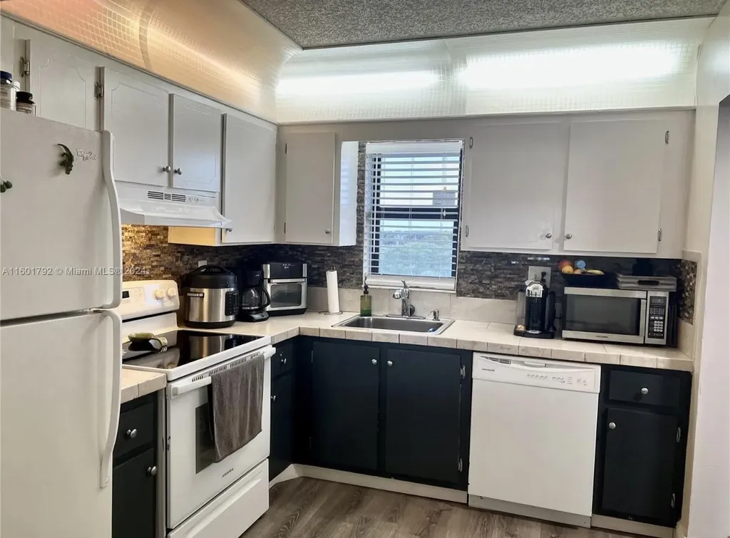 9235 SW 8th Street Boca Raton FL 33428