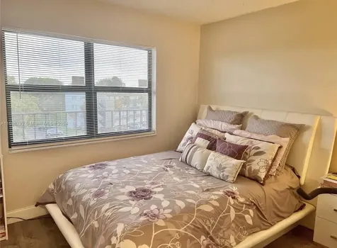 9235 SW 8th Street Boca Raton FL 33428