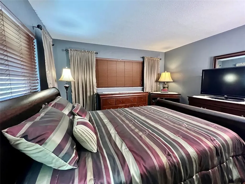 160 NE 8th Avenue Hallandale Beach FL 33009