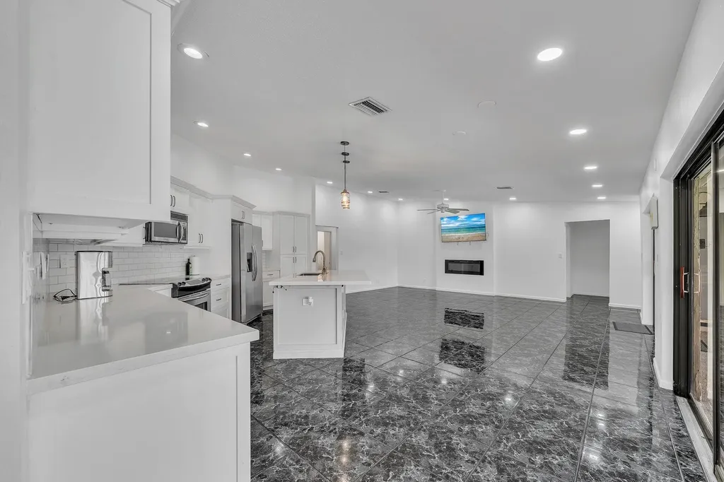 303 NW 105th Terrace Coral Springs FL 33071