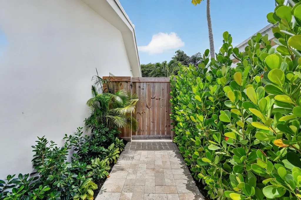 3315 NE 31st Avenue Lighthouse Point FL 33064