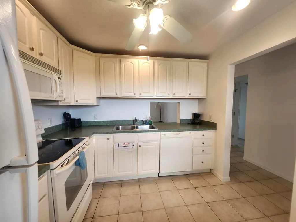 2600 NE 1st Lane Boynton Beach FL 33435