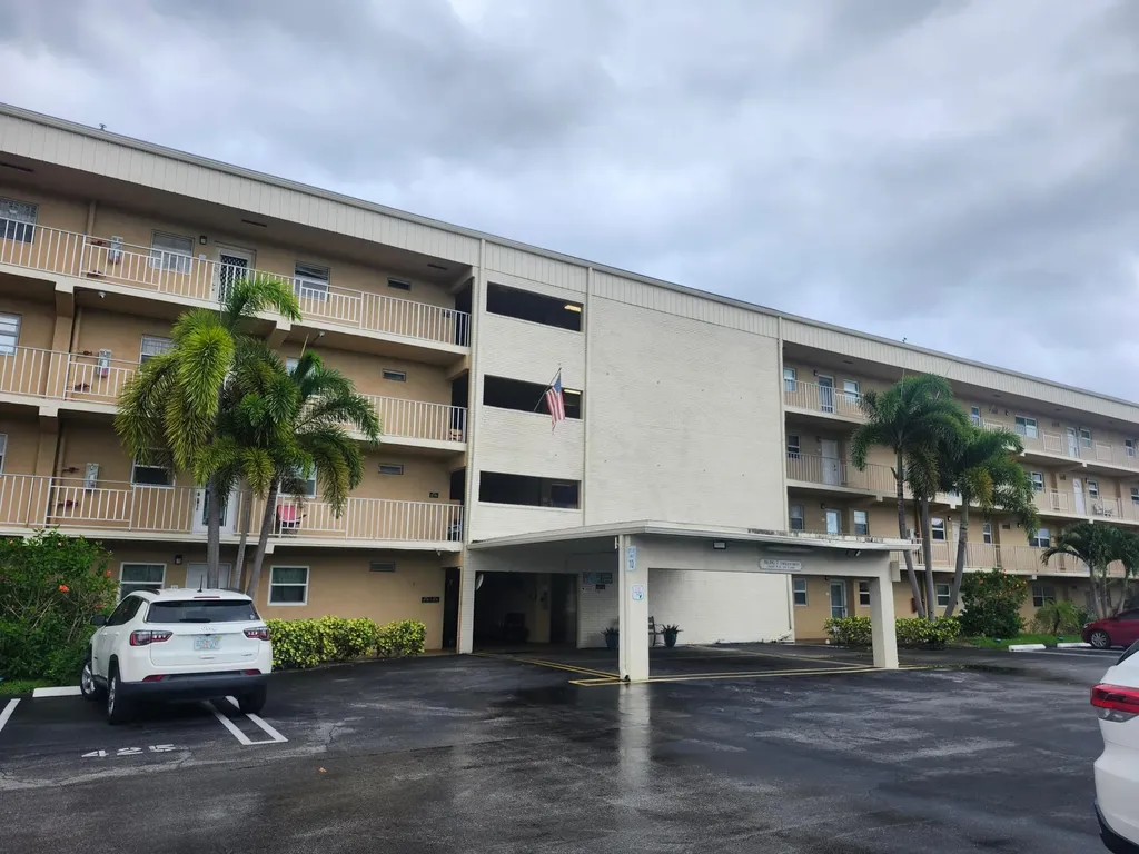 2600 NE 1st Lane Boynton Beach FL 33435