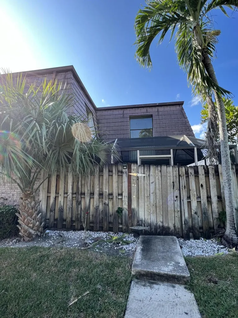 7482 E Courtyard Run E Boca Raton FL 33433