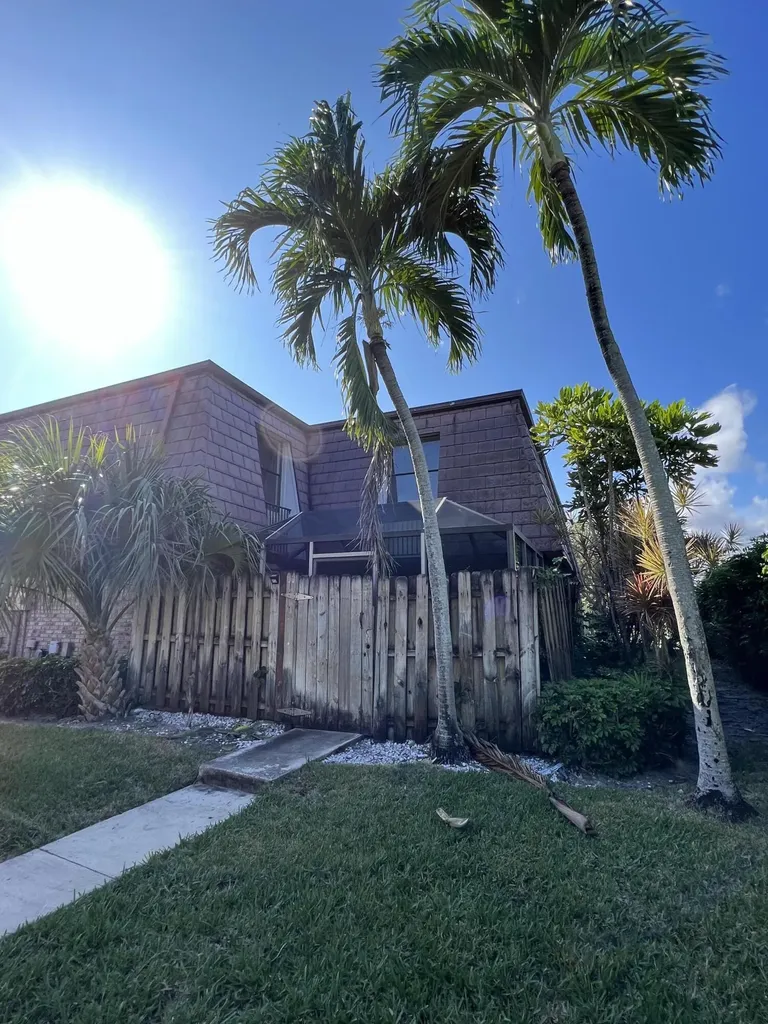 7482 E Courtyard Run E Boca Raton FL 33433