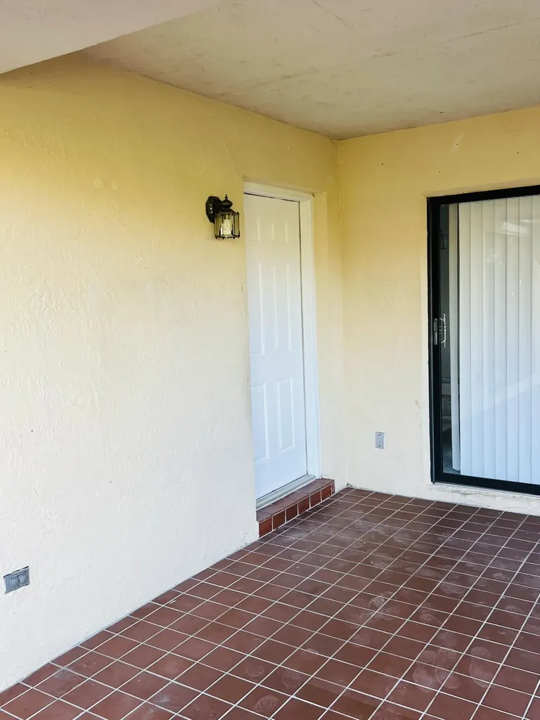 7482 E Courtyard Run E Boca Raton FL 33433