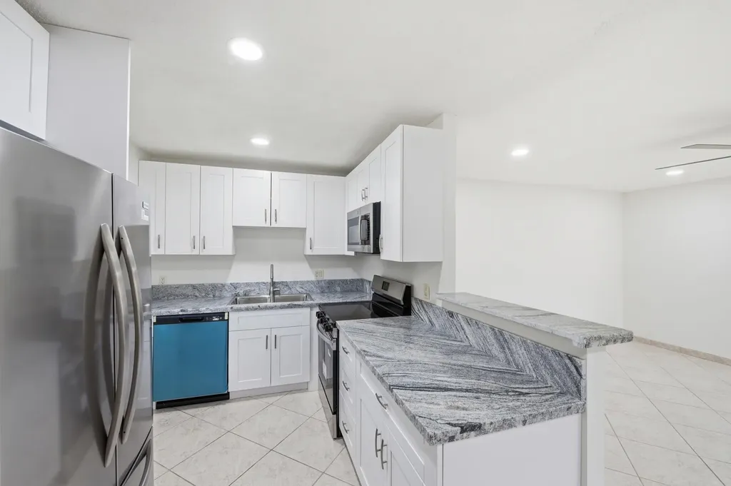28 Seville 'B' Delray Beach FL 33446
