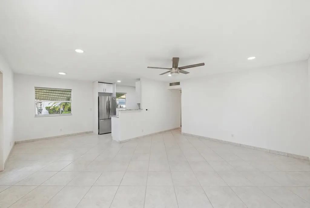 28 Seville 'B' Delray Beach FL 33446