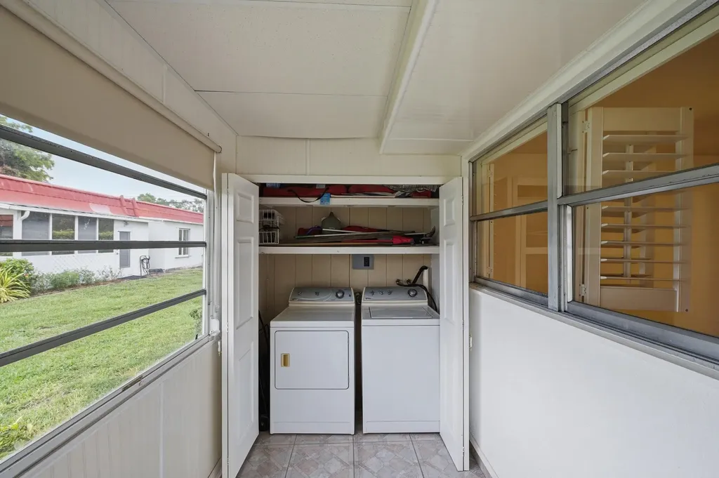 28 Seville 'B' Delray Beach FL 33446