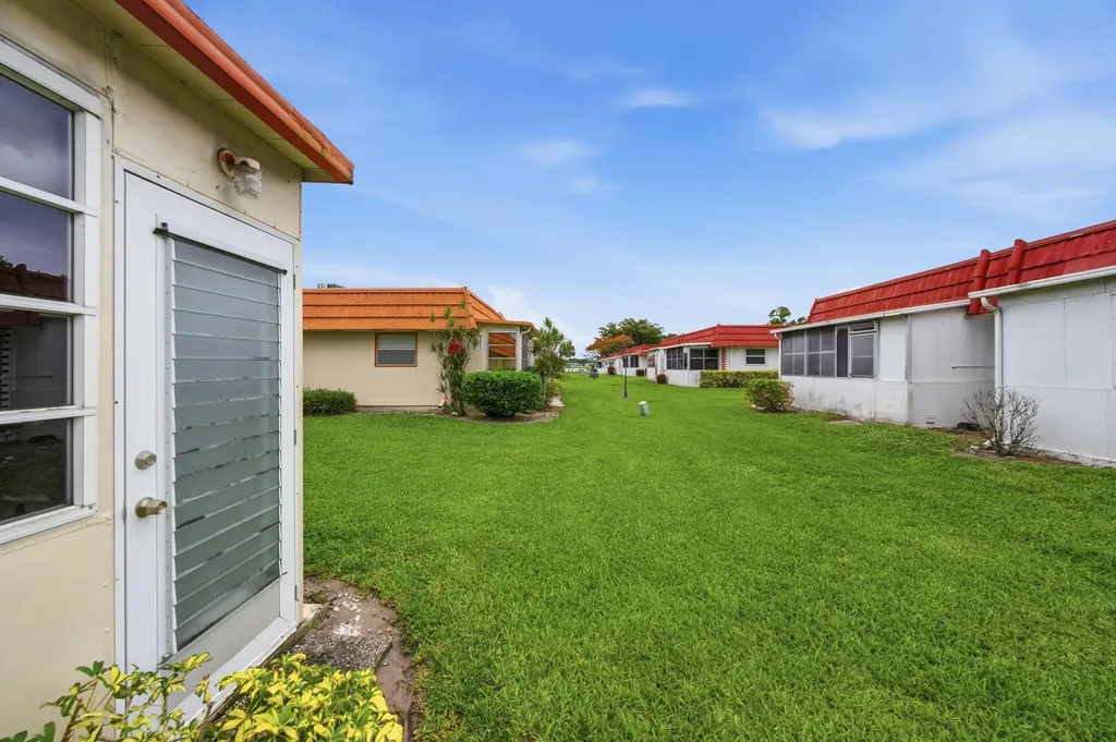 28 Seville 'B' Delray Beach FL 33446