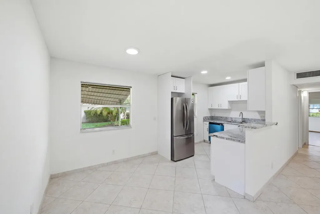 28 Seville 'B' Delray Beach FL 33446