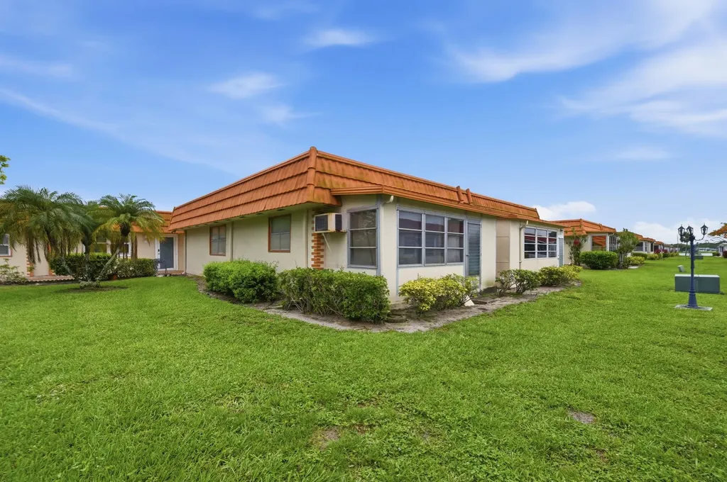 28 Seville 'B' Delray Beach FL 33446