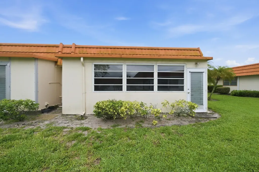 28 Seville 'B' Delray Beach FL 33446
