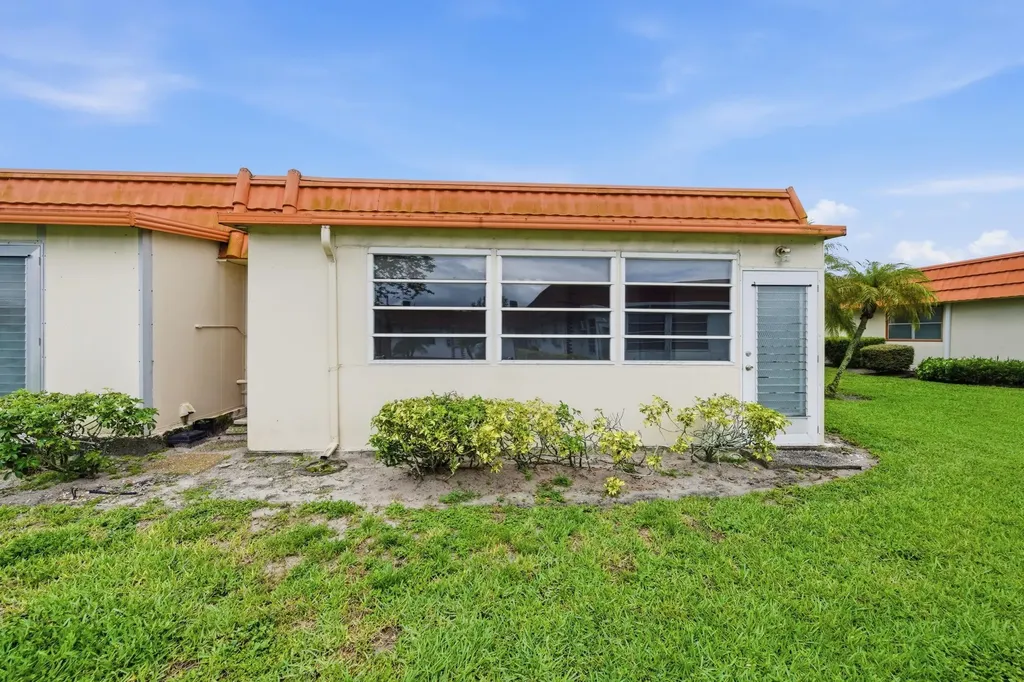 28 Seville 'B' Delray Beach FL 33446