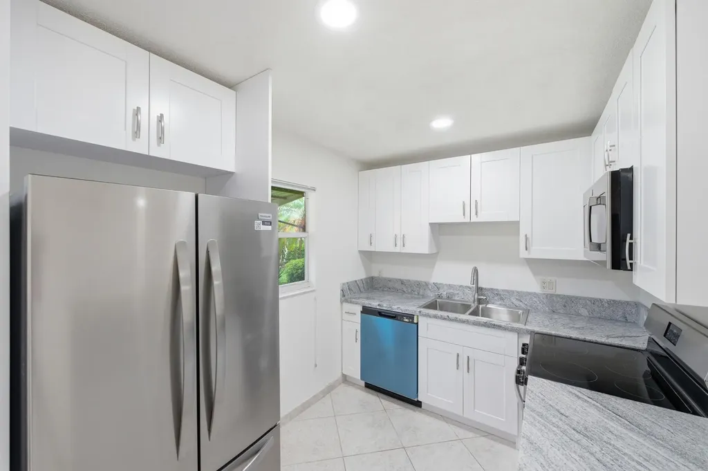 28 Seville 'B' Delray Beach FL 33446