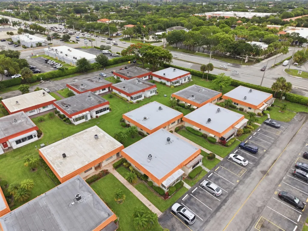 28 Seville 'B' Delray Beach FL 33446