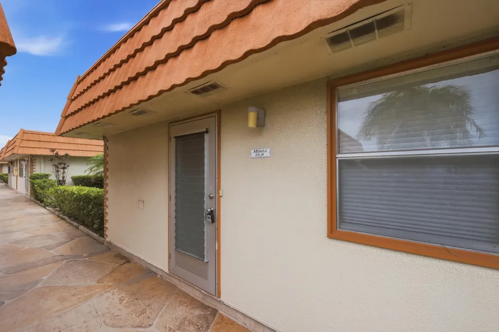 28 Seville 'B' Delray Beach FL 33446
