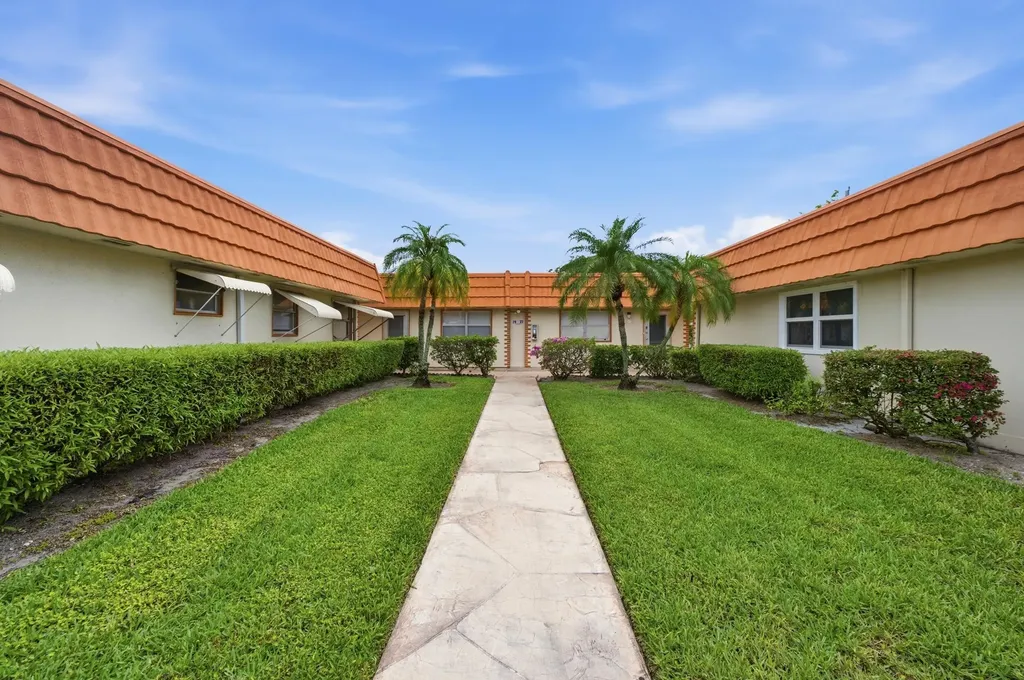 28 Seville 'B' Delray Beach FL 33446