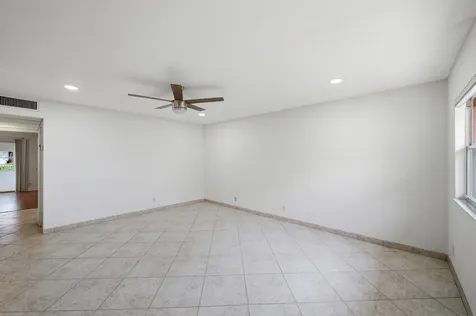 28 Seville 'B' Delray Beach FL 33446