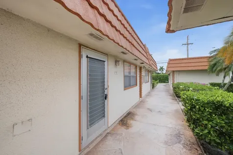 28 Seville 'B' Delray Beach FL 33446
